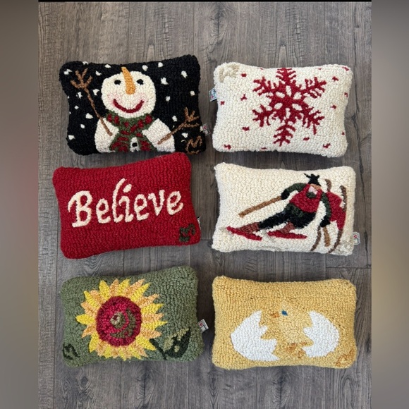 4-Corners Handeoven Wool Seasonal Pillow Set - Picture 1 of 6